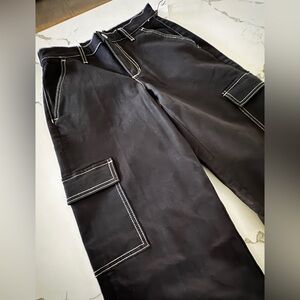 NWT - Joe’s Jeans Collection The Farrah Cargo Pants in Black Size 26